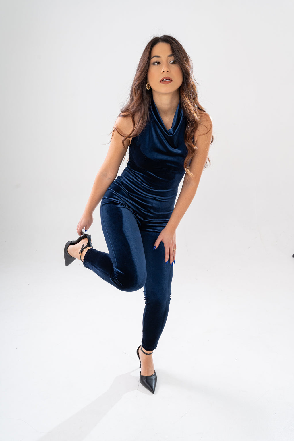 Tuta elegante con scollo drappeggiato